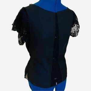 Sol Mio- Black Short Sleeve Blouse With Unique Lace Details - Medium